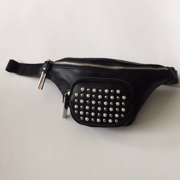 Steve Madden Handbags - Steve Madden Trendy Belt Bag